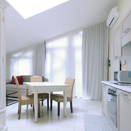 Adriano Aparthotel 4*