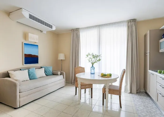 Adriano Apart Otel 4*