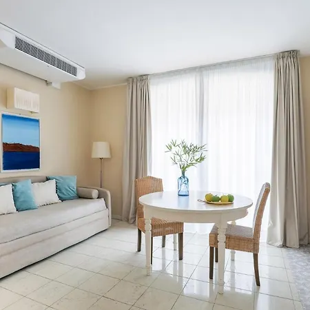 Adriano Aparthotel 4*